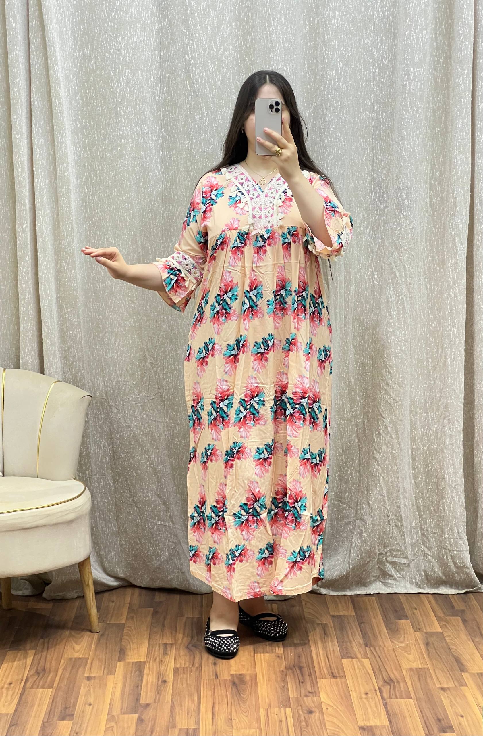 Vêtements femmes — كاندورة طويلة خيط ساتيني