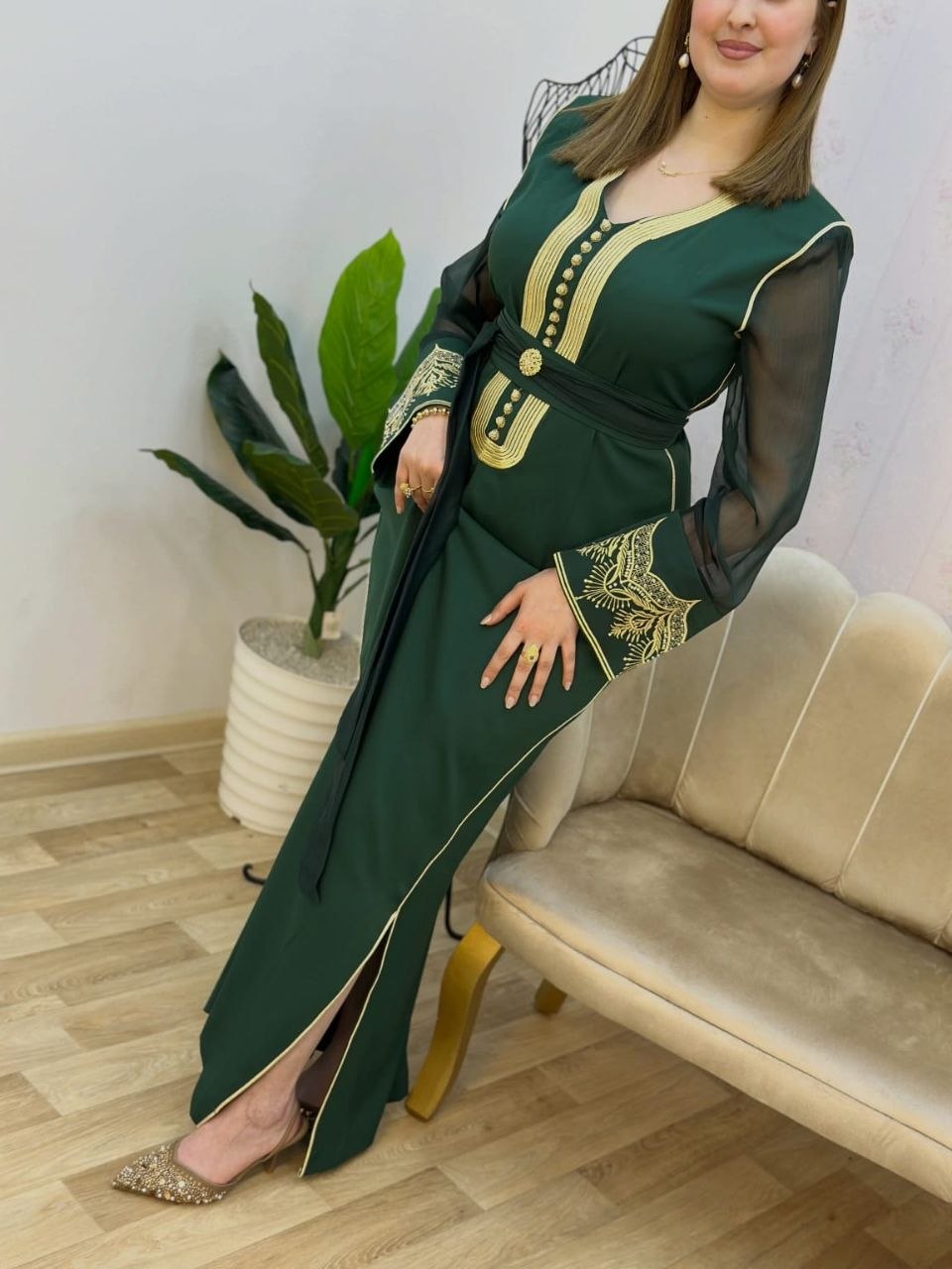 Vêtements femmes — قفطان زفيرة بطرز الرباطي 🌹✨