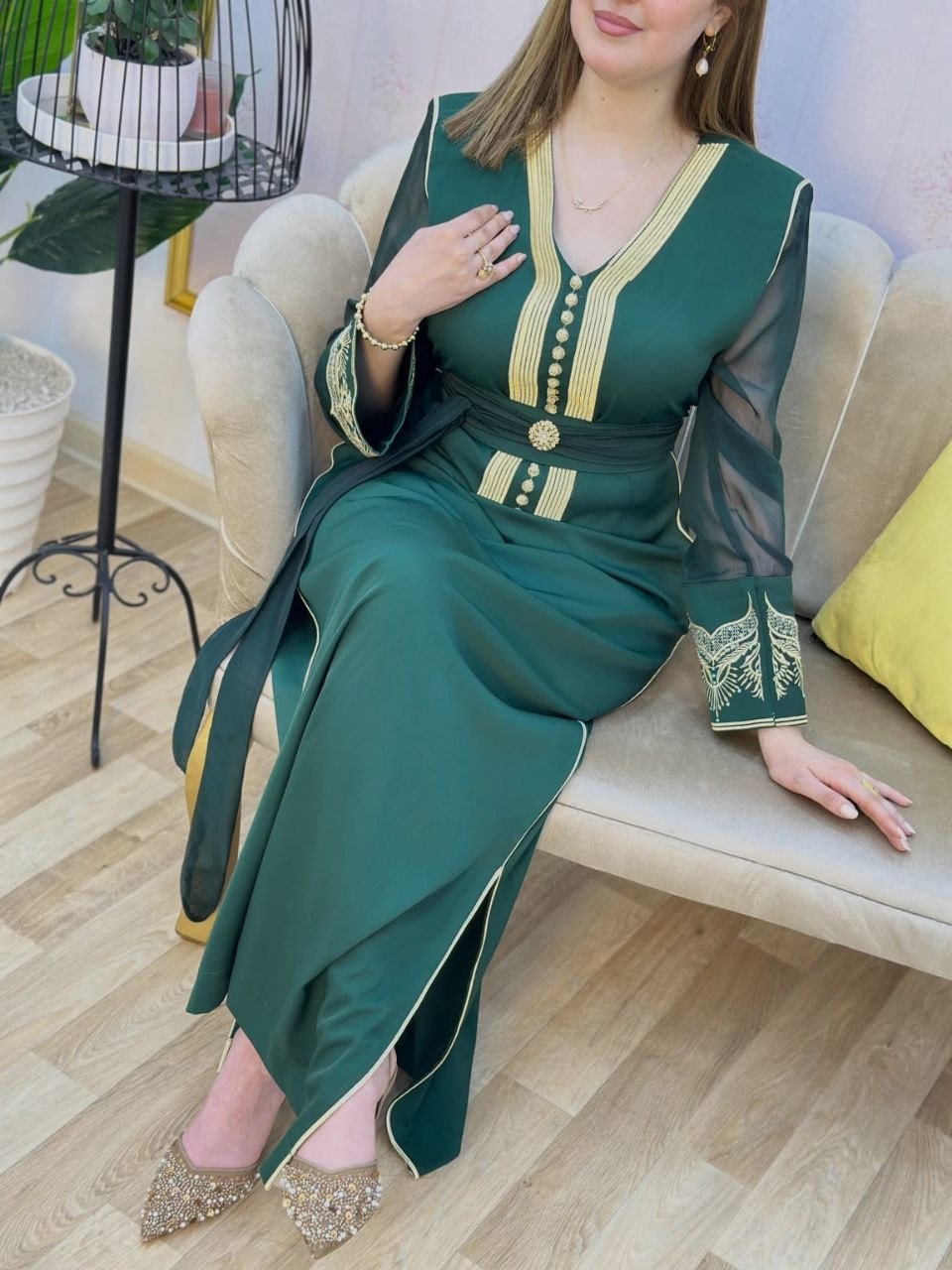 Vêtements femmes — قفطان زفيرة بطرز الرباطي 🌹✨